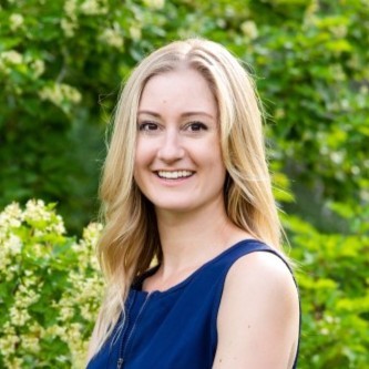 Sara Dillon 氏