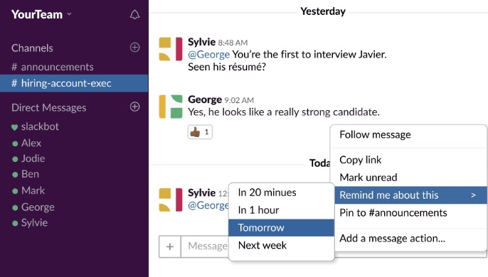 Captura de pantalla de un recordatorio creado en Slack para recordar a los entrevistadores que deben informar mañana sobre el candidato