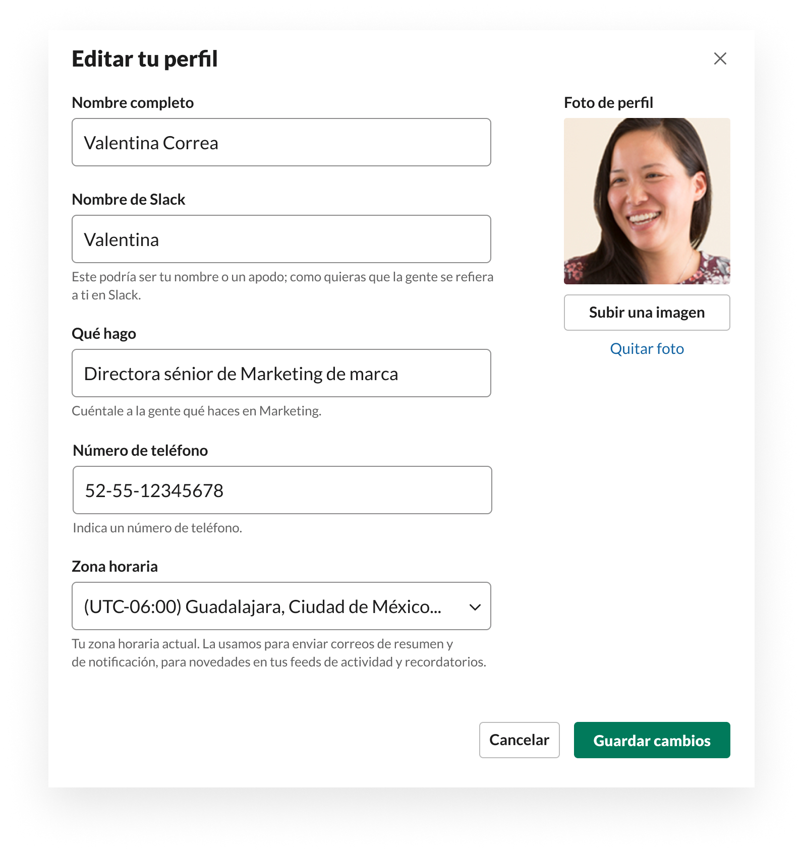 Interfaz de usuario de Slack que muestra cómo editar el perfil incluyendo una foto, el nombre, el cargo, la zona horaria y el número de teléfono