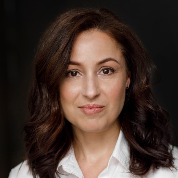 Headshot photo of Manoush Zomorodi