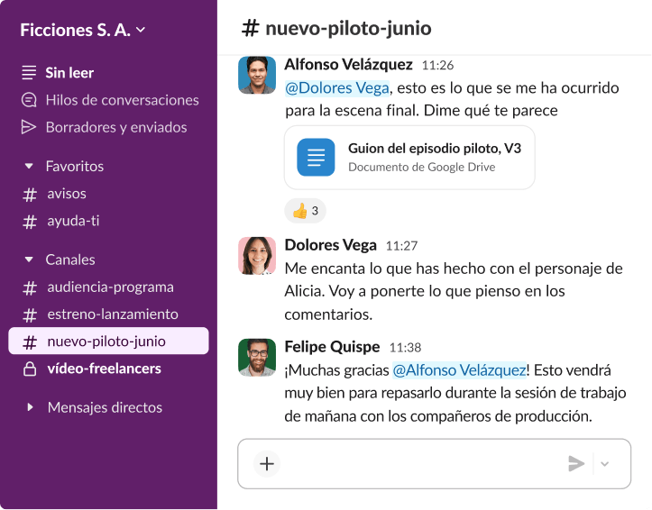 Un hilo de Slack en el canal nuevo-piloto-junio en el que los miembros del equipo Matías González, Carmen Vega y Felipe Quispe revisan el guion de un episodio piloto.